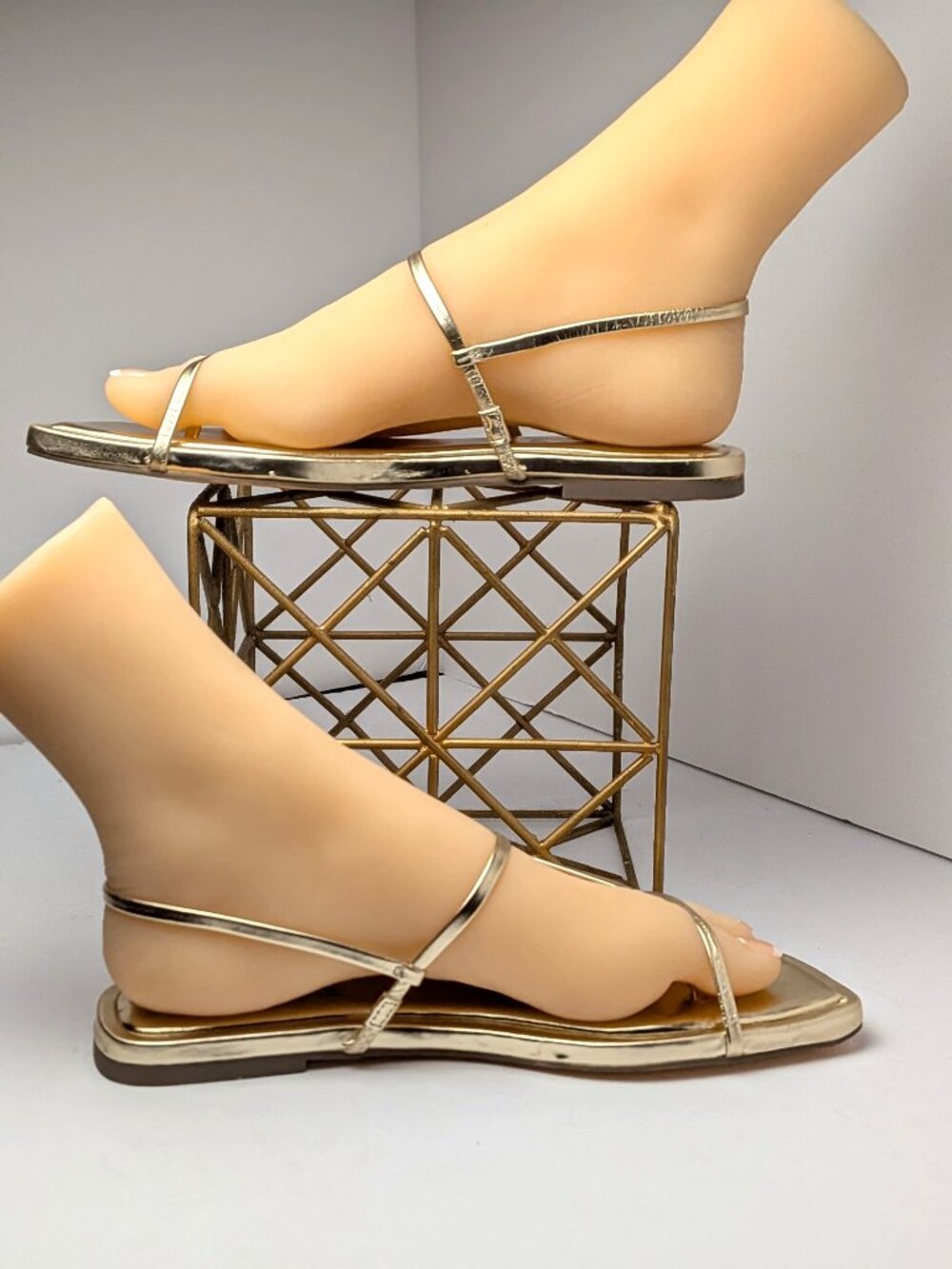 Joie Glory Gold Strappy Thong Sandals 7.5M Crossover Buckle Closure - Picture 2 of 7